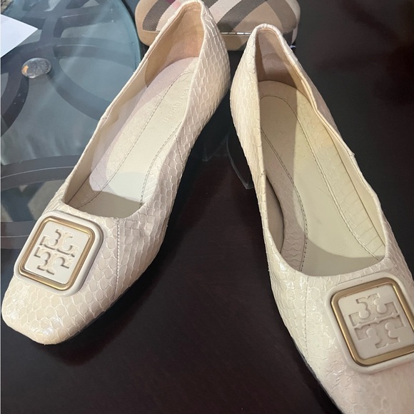 Tory Burch Cream Flats with Metal Buckle and Square Toe - Picture 13 of 14
